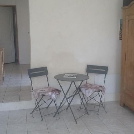 Appartement Dans Hameau Provencal Allauch Bagian luar foto